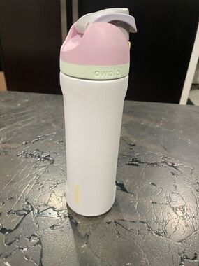 Owala Stainless Water Bottle in Lavender with Pink Lid